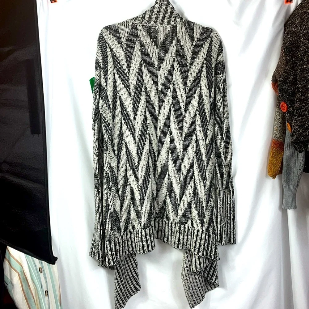 Romeo & Juliet Couture open face waterfall slouchy knit cardigan Sz L